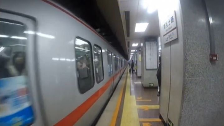 Китайский бегун пробежал быстрее поезда метро 
