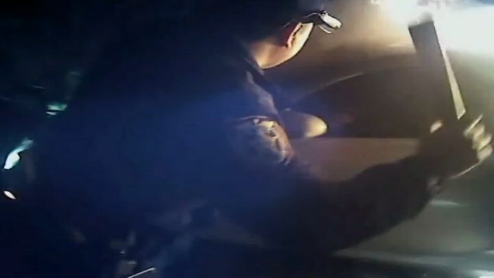 Полицейские спасли наркомана из пылающего автомобиля 