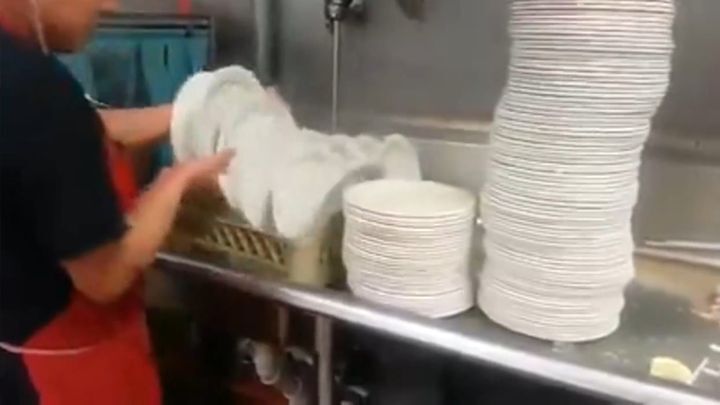 Посудомойщик высокого уровня 