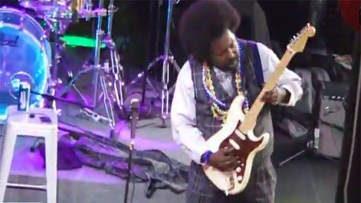 Музыкант Afroman ударил пьяную поклонницу во время концерта 