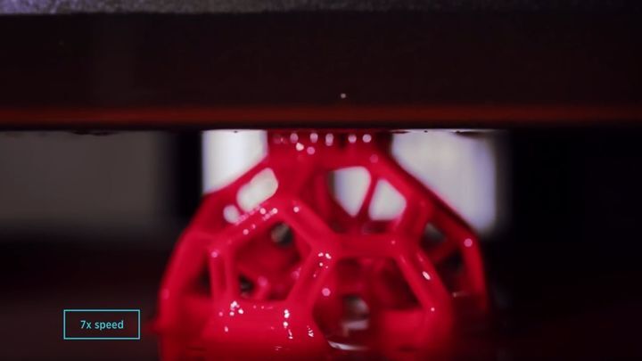 Новый 3D принтер, позволяющий печатать изделия без использования механического нанесения материала 