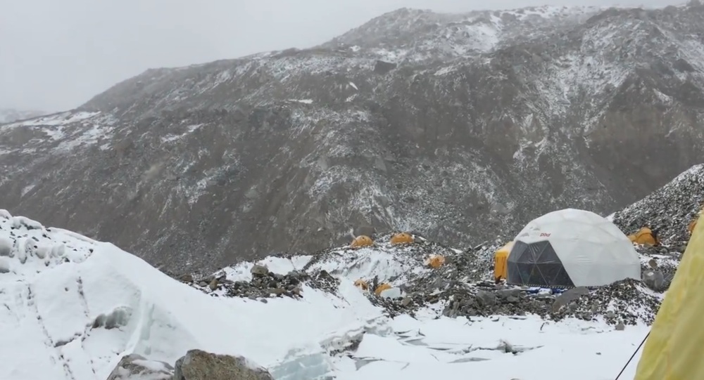 Новое видео cхода лавины на Эвересте глазами альпиниста 