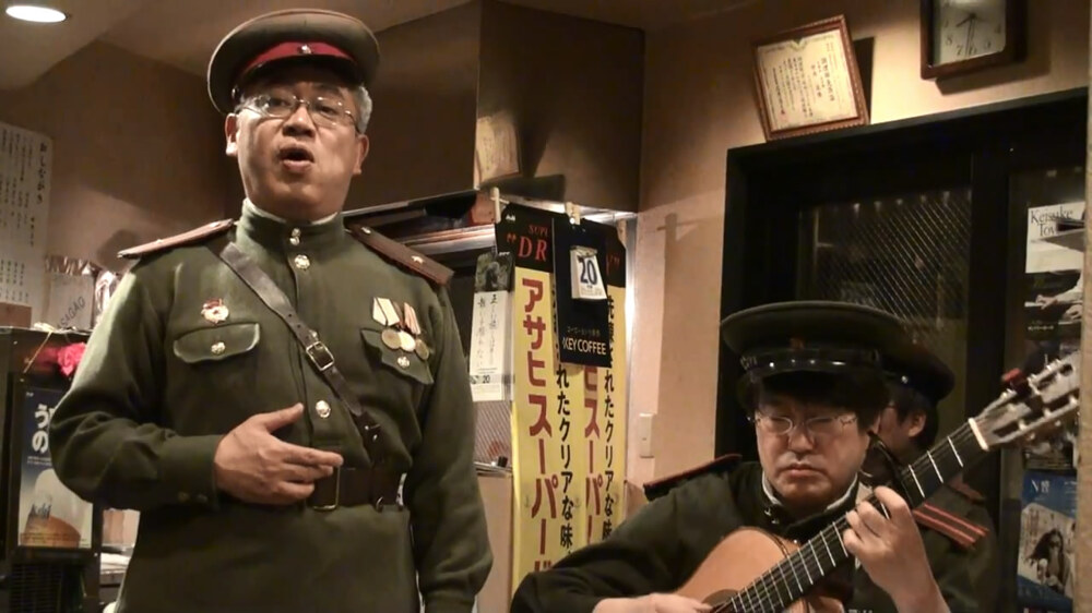 Японец поет советскую песню военных лет 