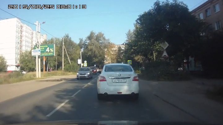 Машина сбила девушку на пешеходном переходе в Иваново 