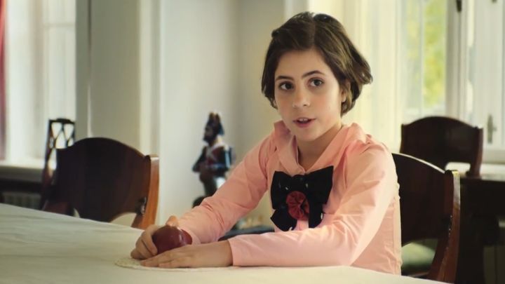 Третьяковская галерея «оживила» «Девочку с персиками» для рекламы выставки Серова 