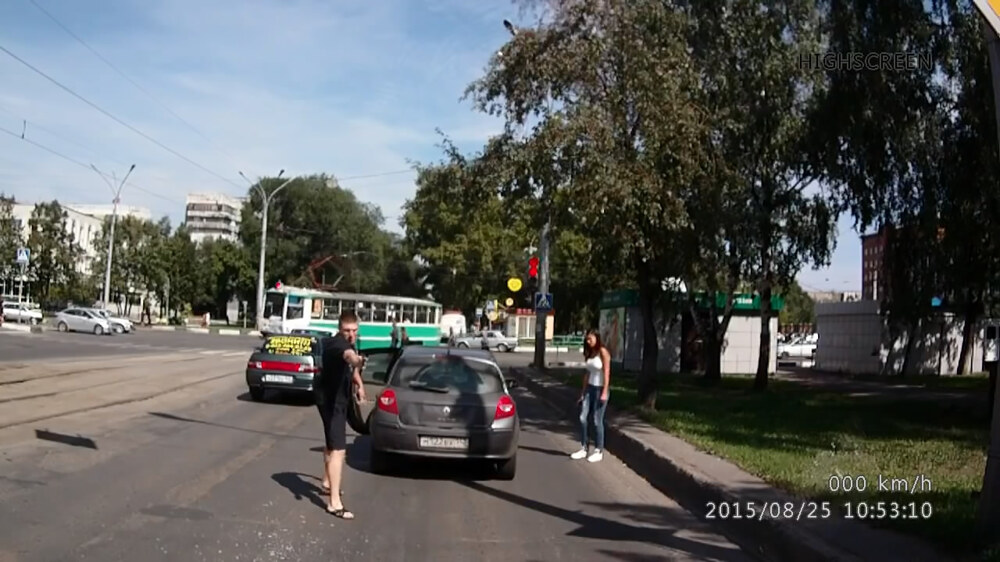 Водитель из Новокузнецка открыл стрельбу 