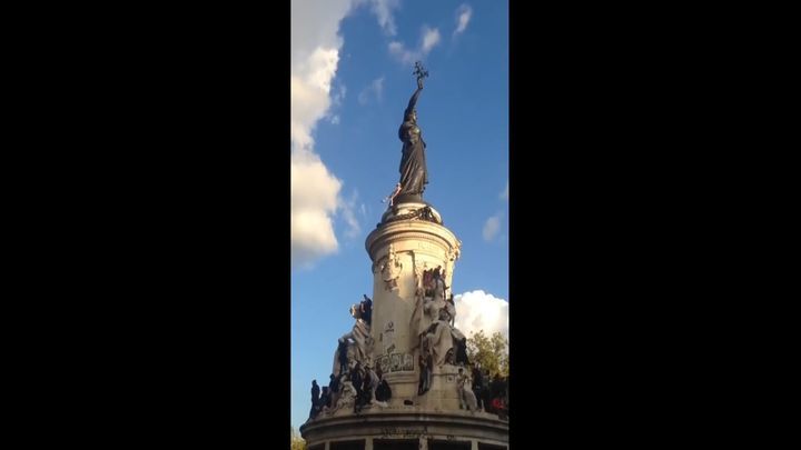 Парень разбился насмерть, сорвавшись с памятника в Париже 
