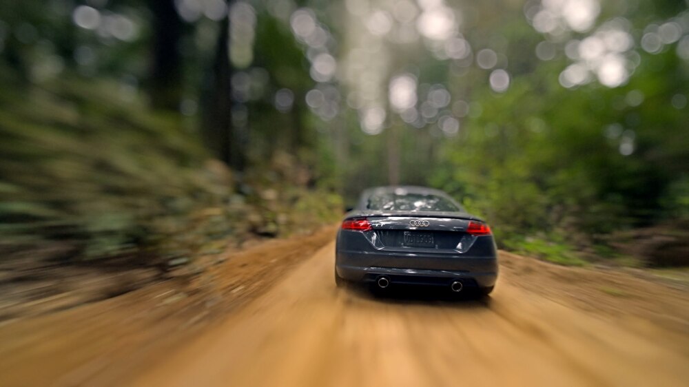 Креативный рекламный ролик с Audi TT 