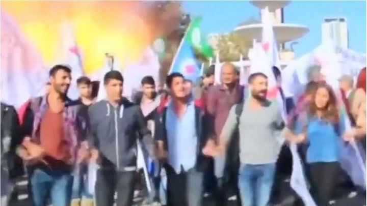 Последствия взрыва на антивоенном митинге в Анкаре  