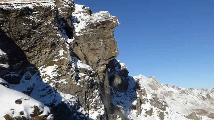 Роскошный обвал в Швейцарских Альпах   