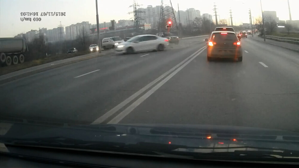 ДТП на Путилковском шоссе в Москве 