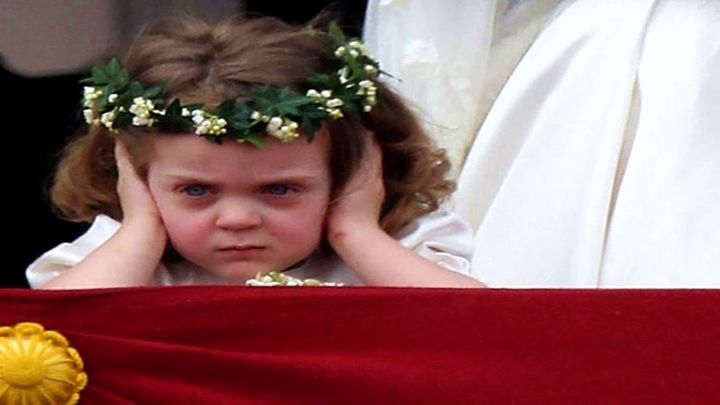 20 уморительных малышей, которым ужасно надоели свадьбы 