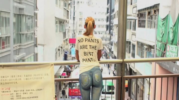 Никто не догадывался, что джинсы этой девушки были нарисованы, пока она гуляла по городу 