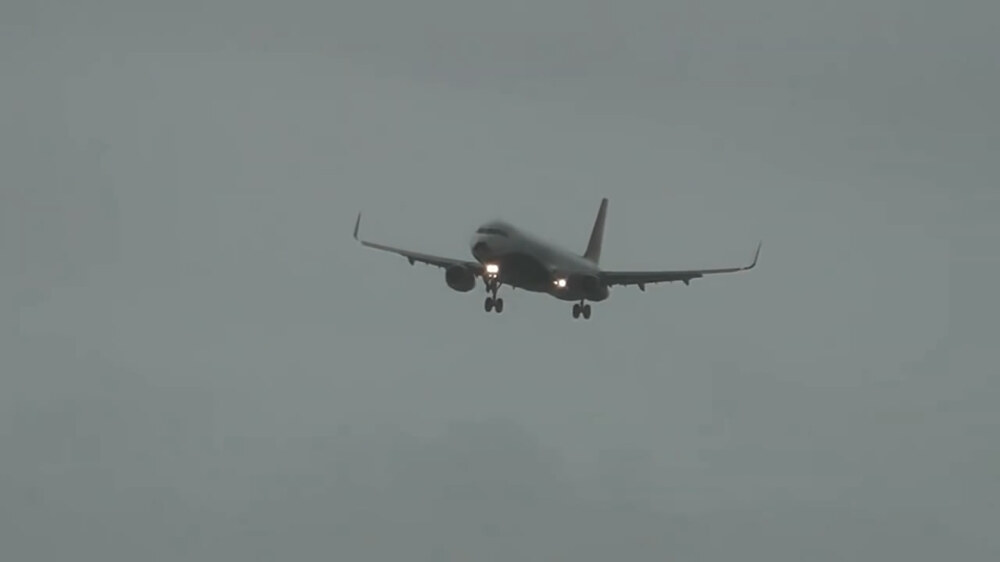 Посадка самолета во время штормового ветра 