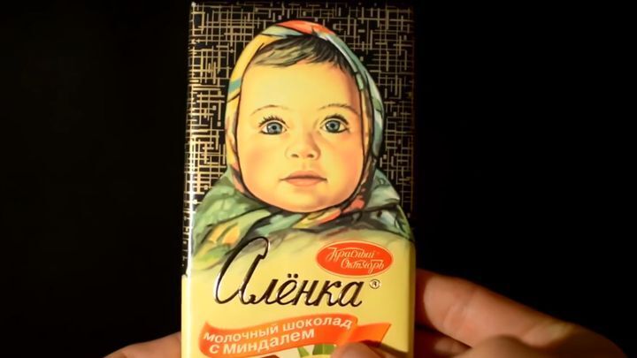 Иллюзия упаковки шоколада «Алёнка» 