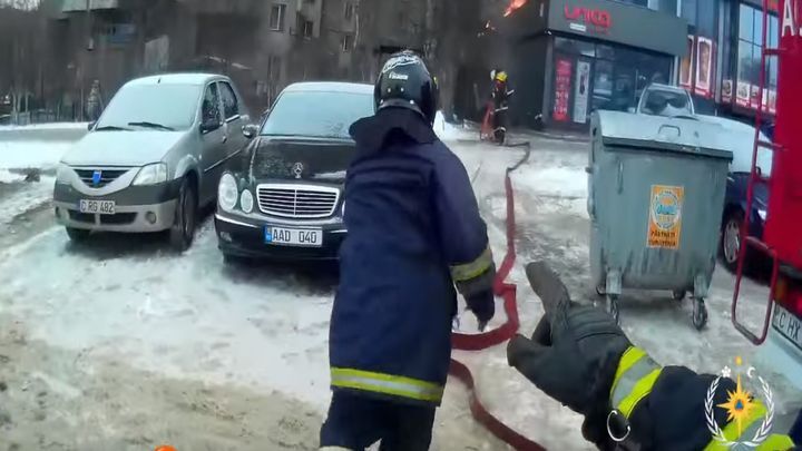 Тушение пожара в торговом центре Кишинева от первого лица 