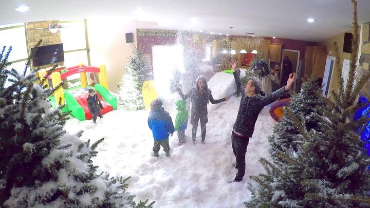 Главней всего погода в доме: Отец устроил своей семье настоящий снежный праздник! 