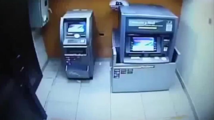 Обчистить за 60 секунд: сверхбыстрое ограбление банкомата 