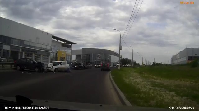 Авария дня. Очень спешил в автосалон 