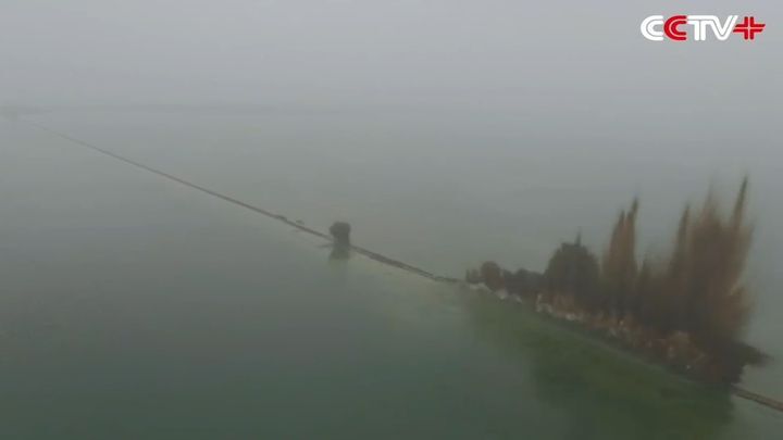 В Китае взорвали дамбу для снижения уровня воды 
