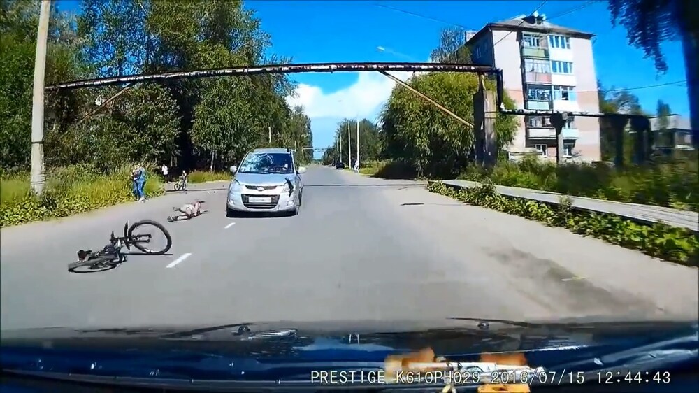 Велосипедист вылетел под автомобиль в Архангельске 