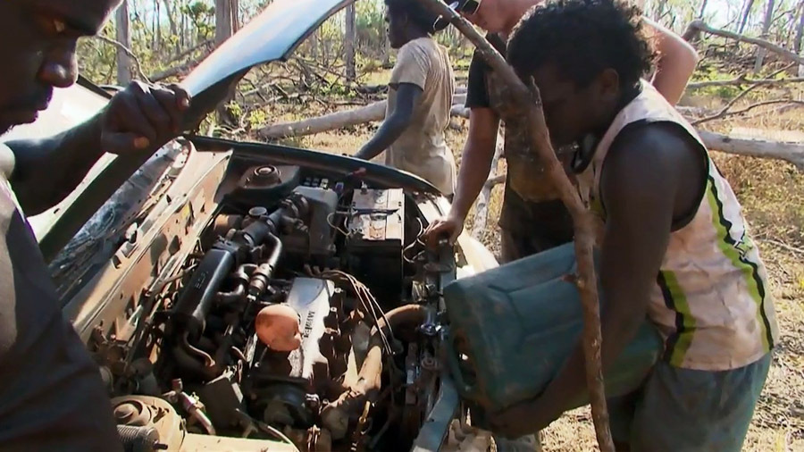 Африканские механики-самоучки оживили брошенный Hyundai 