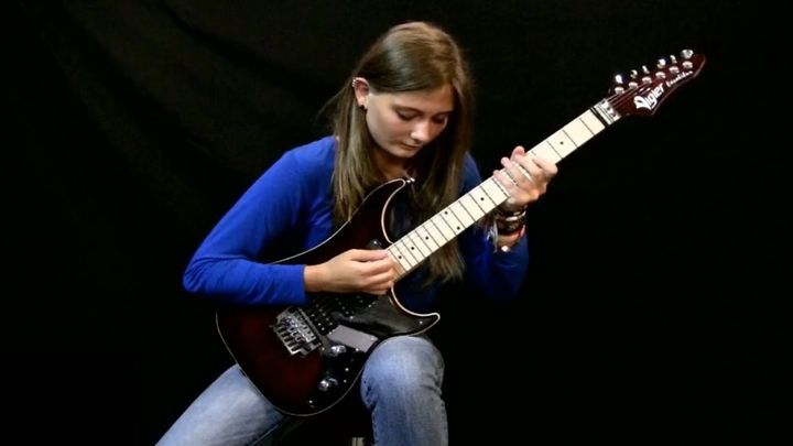 "Лунная соната" в исполнении талантливой 17-летней гитаристки  