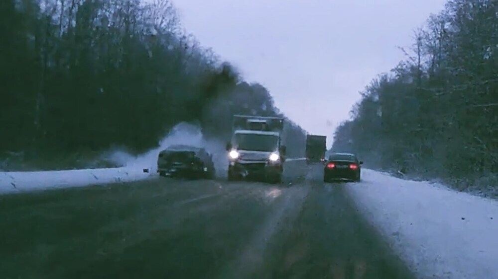 Авария дня. ДТП с участием трех машин в Липецкой области 