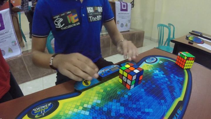 Новый мировой рекорд по скорости сборки Кубика Рубика 