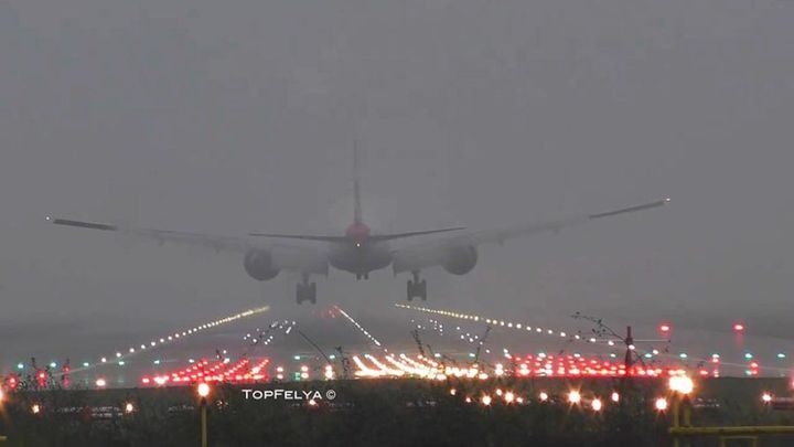  Экстремальная посадка самолетов в лондонском аэропорту в непроглядный туман  