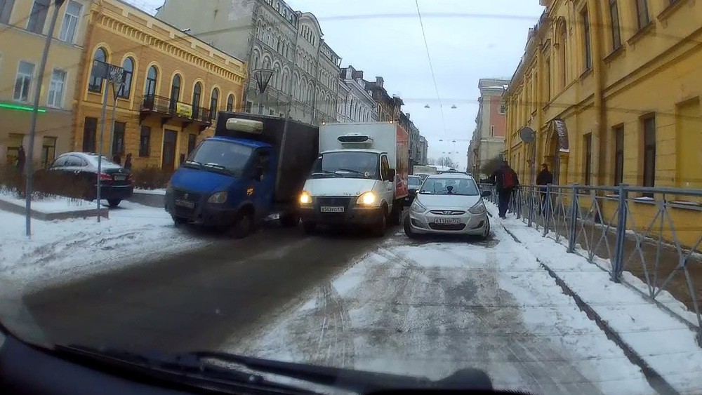 "Удачно" припаркованная Газель 