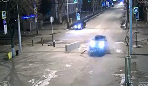 Авария дня. Пьяный водитель залетел на Пушкинскую площадь в Краснодаре 