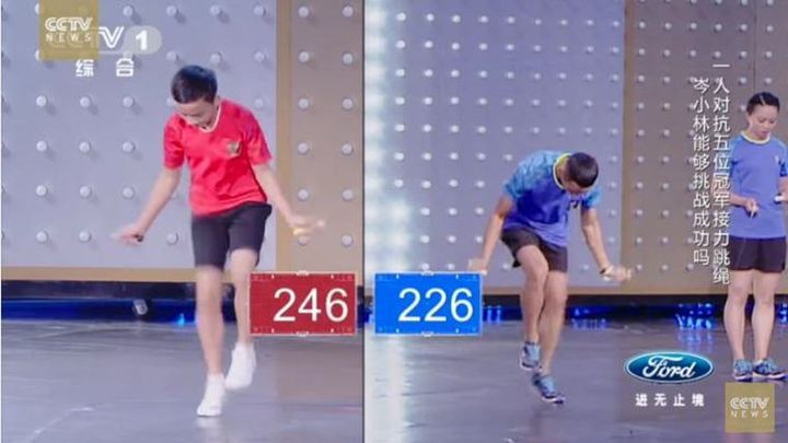Невероятное мастерство прыжков на скакалке от 15-летнего китайского школьника 
