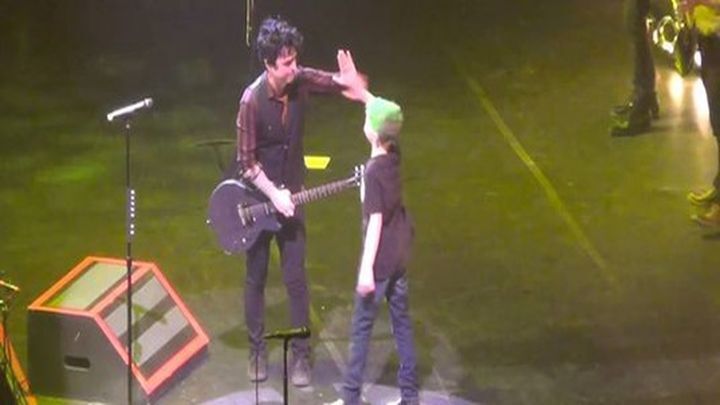 Этот парнишка надолго запомнит своё посещение концерта Green Day 