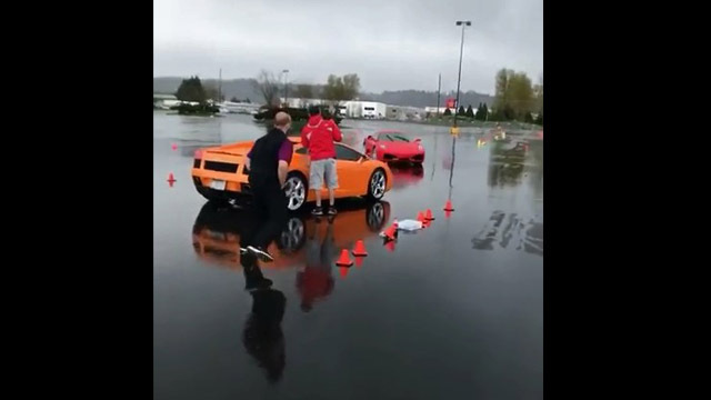 Гонщик на Ferrari влетел в стоящую Lamborghini 