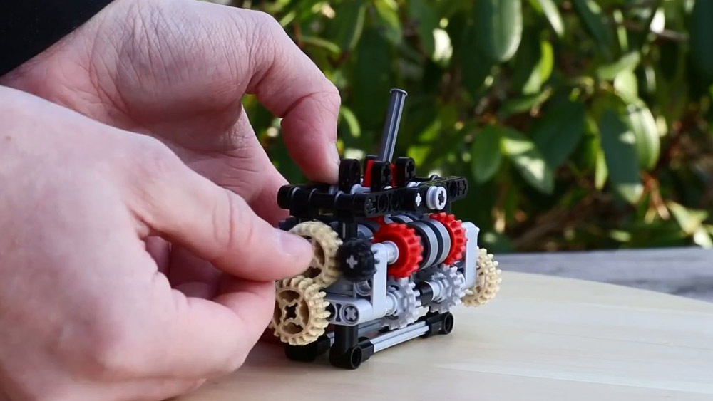 Парень собрал из Lego 6-ступенчатую механическую коробку передач 