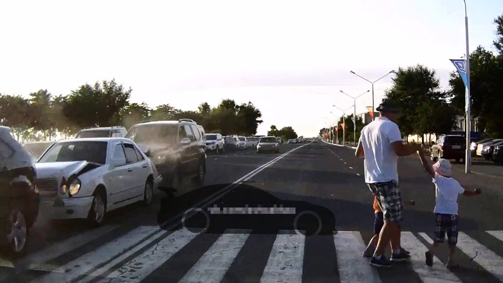 ДТП на пешеходном переходе в Казахстане 