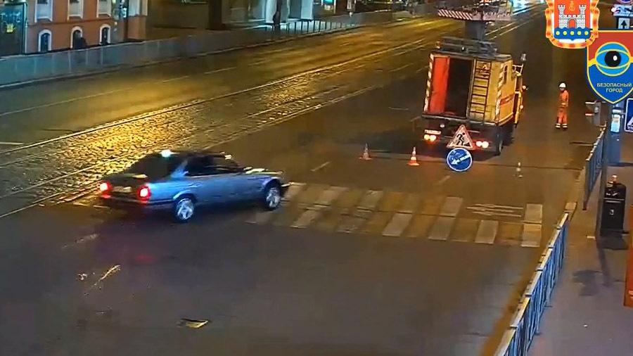 В Калининграде водитель БМВ врезался в столб 