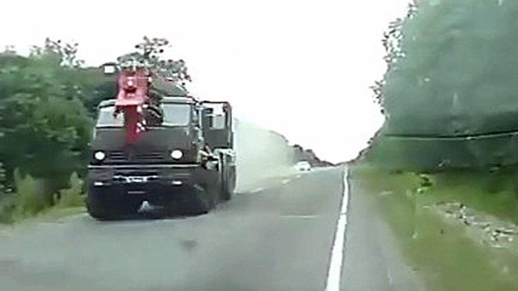 Военный автокран перевернулся в Хабаровском крае 