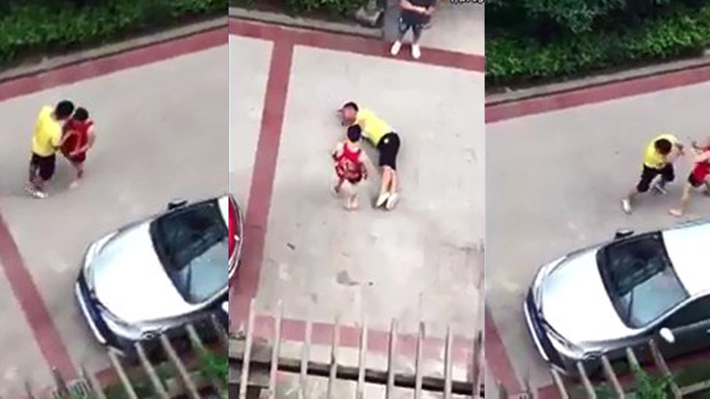В Китае два бойца подрались из-за парковочного места 