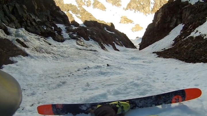 Спортсмен потерял лыжу на высоте 1500 метров 