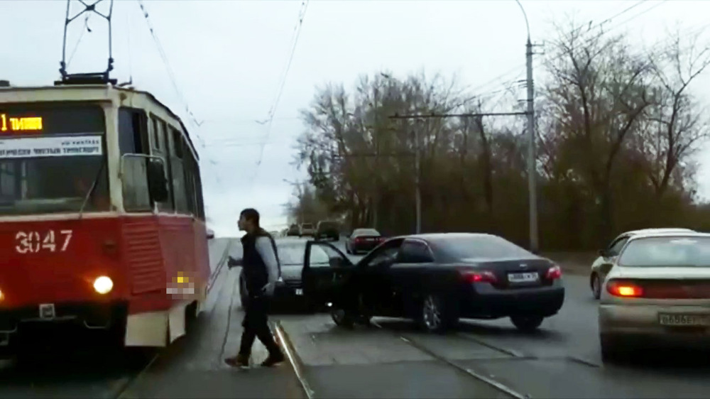 Дорожный конфликт с вагоновожатым в Новосибирске 