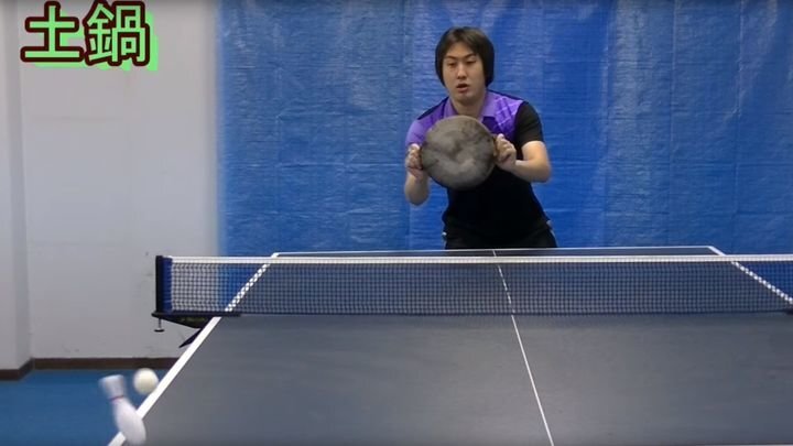 Когда азиатским игрокам в настольный теннис становится скучно  