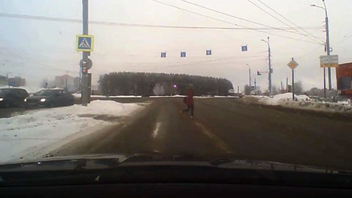 Авария дня. В Ижевске сбили перебегавшую дорогу девочку 