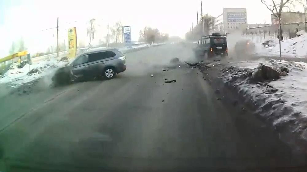 Авария дня. В Ульяновске лихач устроил массовое ДТП 