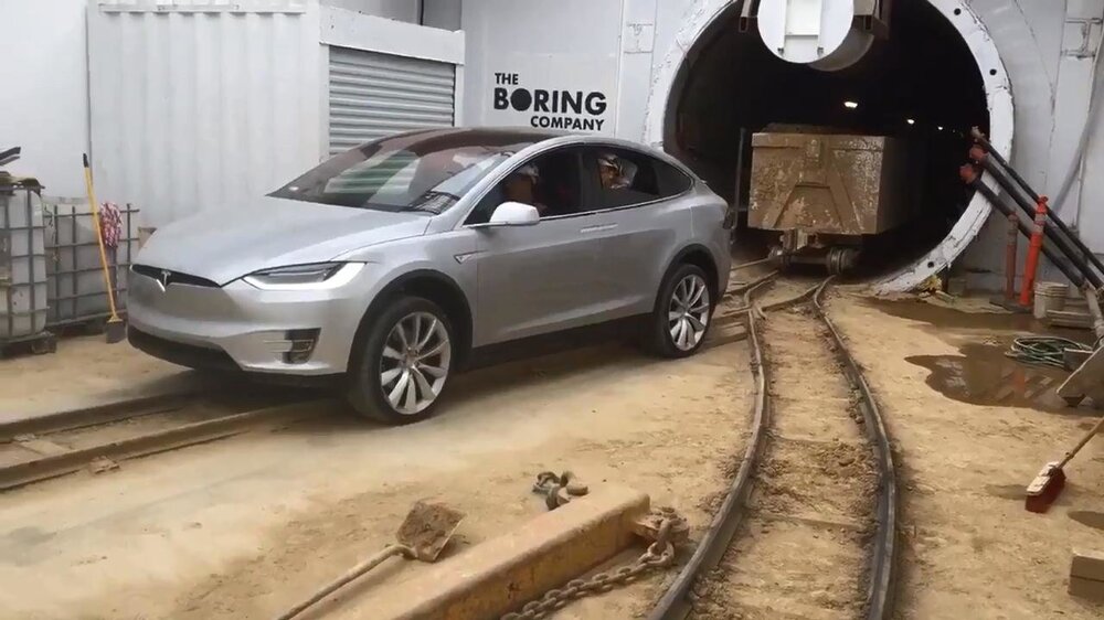 Tesla Model X оттащил состав вагонеток общей массой около 113 тонн 