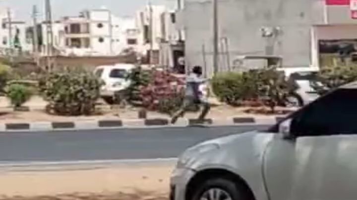 Пешеход попытался перебежать дорогу перед автомобилем 