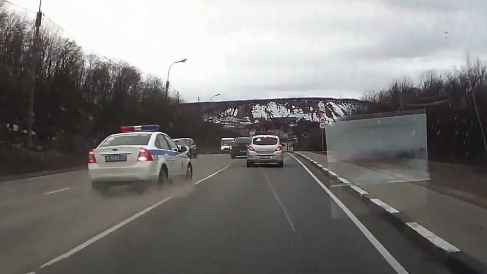 В Мурманске во время погони полицейские улетели в кювет 