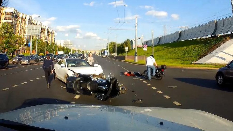 В Москве из-за женщины серьезно пострадал мотоциклист 