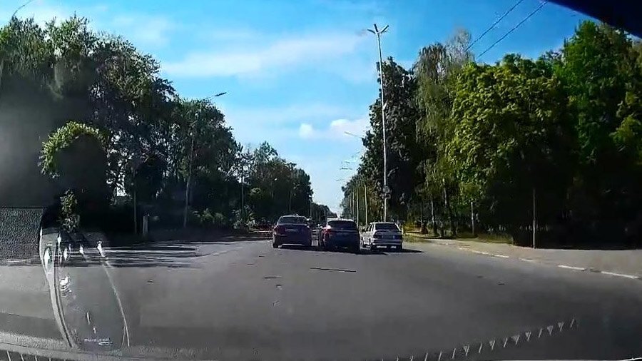 Глупое столкновение трёх автомобилей в Рязани 